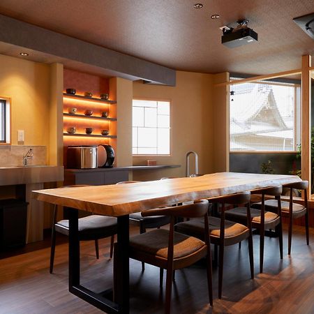 Villa 古今 天下茶屋 With A Private Parking Lot And A Half Open-Air Bath And Direct To Kix à Ōsaka Extérieur photo