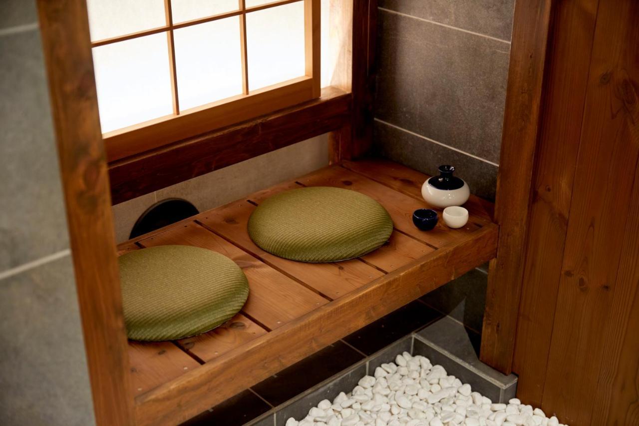 Villa 古今 天下茶屋 With A Private Parking Lot And A Half Open-Air Bath And Direct To Kix à Ōsaka Extérieur photo