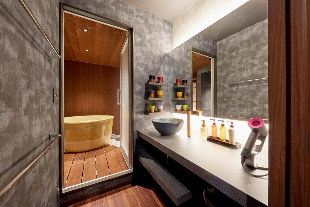 Villa 古今 天下茶屋 With A Private Parking Lot And A Half Open-Air Bath And Direct To Kix à Ōsaka Extérieur photo