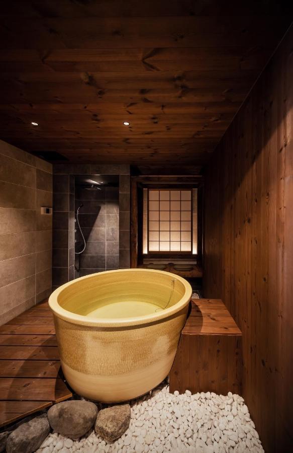 Villa 古今 天下茶屋 With A Private Parking Lot And A Half Open-Air Bath And Direct To Kix à Ōsaka Extérieur photo