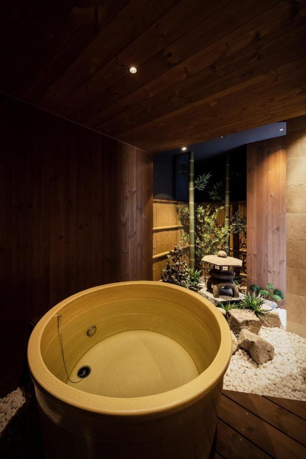 Villa 古今 天下茶屋 With A Private Parking Lot And A Half Open-Air Bath And Direct To Kix à Ōsaka Extérieur photo